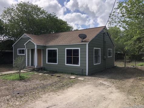 718 E Mayfield Street Karnes City TX 78118