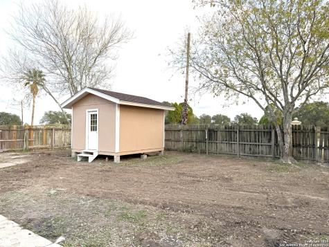 1212 Fairview Beeville TX 78102