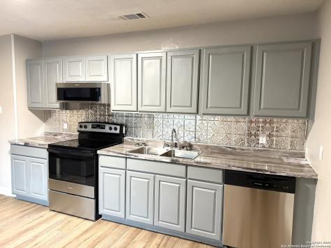 1212 Fairview Beeville TX 78102