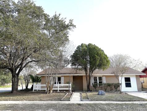 1212 Fairview Beeville TX 78102
