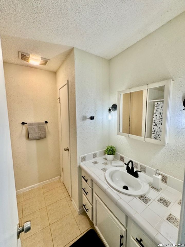 8006 Harper Valley Live Oak TX 78233