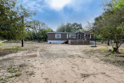 1014 Mariana Road Floresville TX 78114