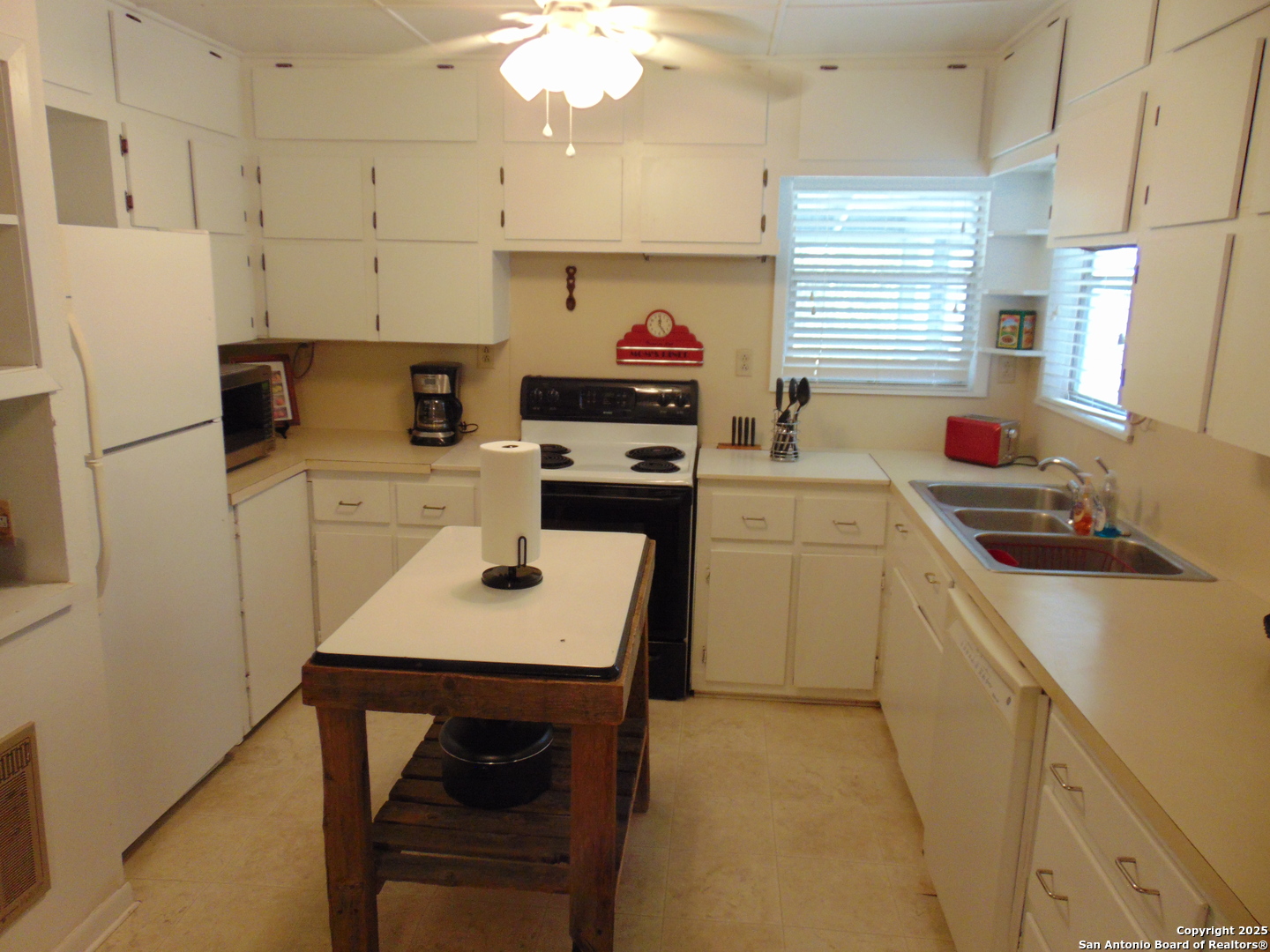 477 Squirrel Bend Uvalde TX 78801