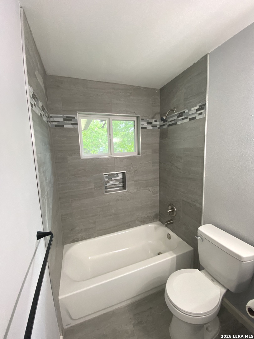 11009 Forest Crown Live Oak TX 78233