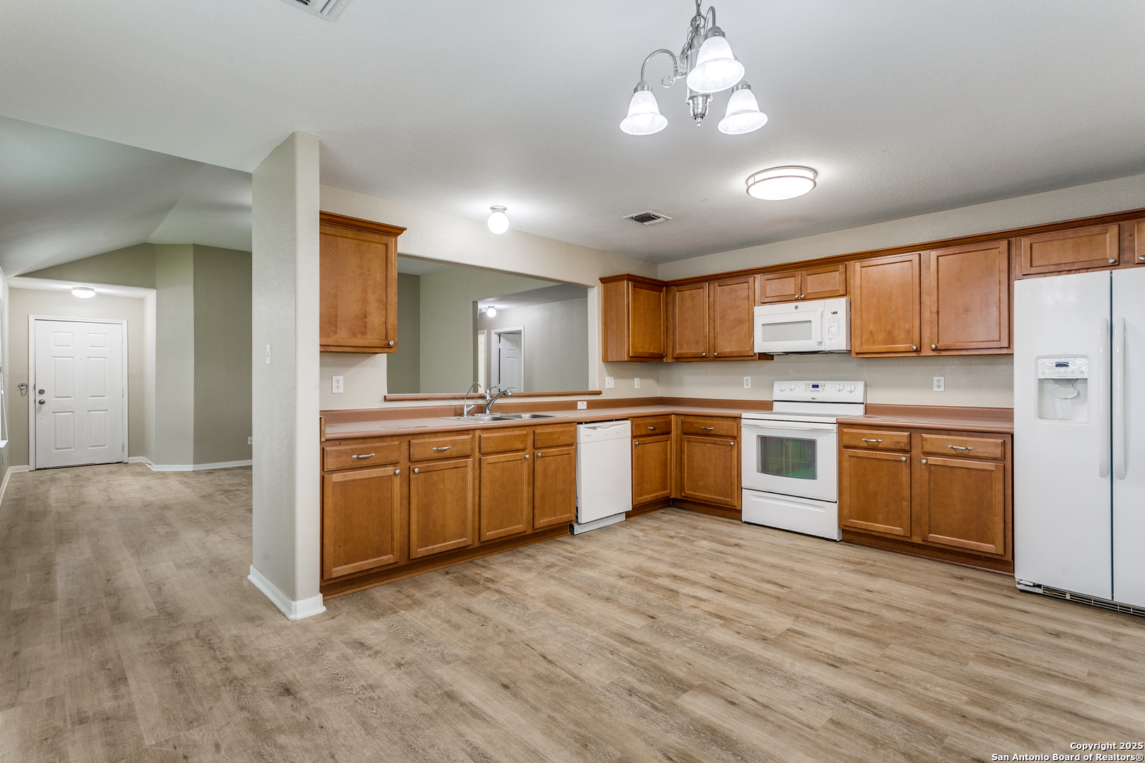 5735 Cardinal Falls San Antonio TX 78239