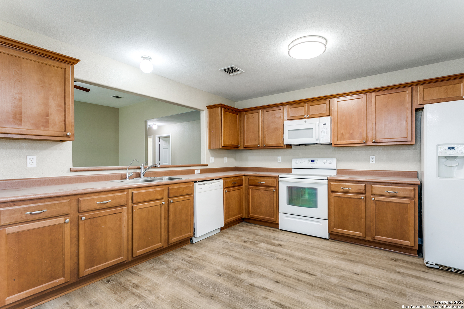 5735 Cardinal Falls San Antonio TX 78239