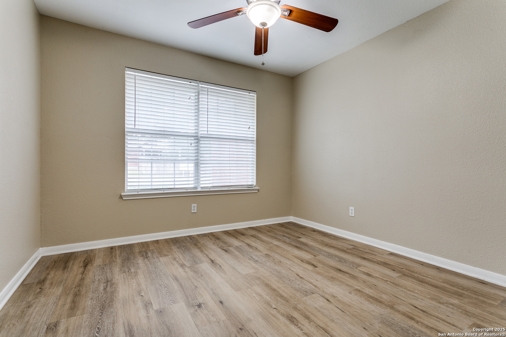5735 Cardinal Falls San Antonio TX 78239