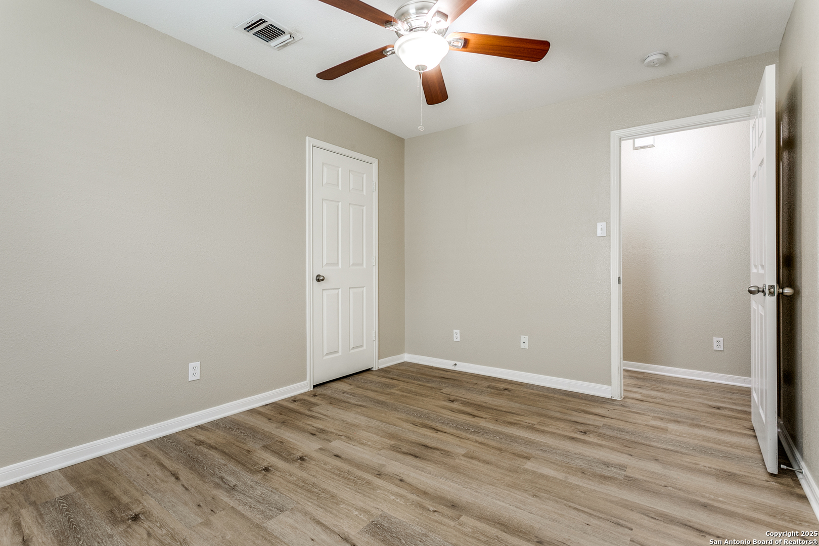 5735 Cardinal Falls San Antonio TX 78239