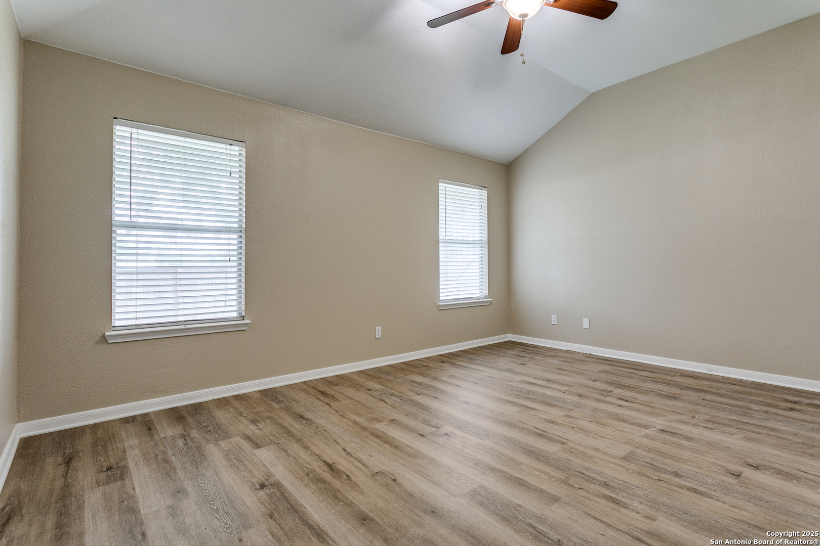 5735 Cardinal Falls San Antonio TX 78239