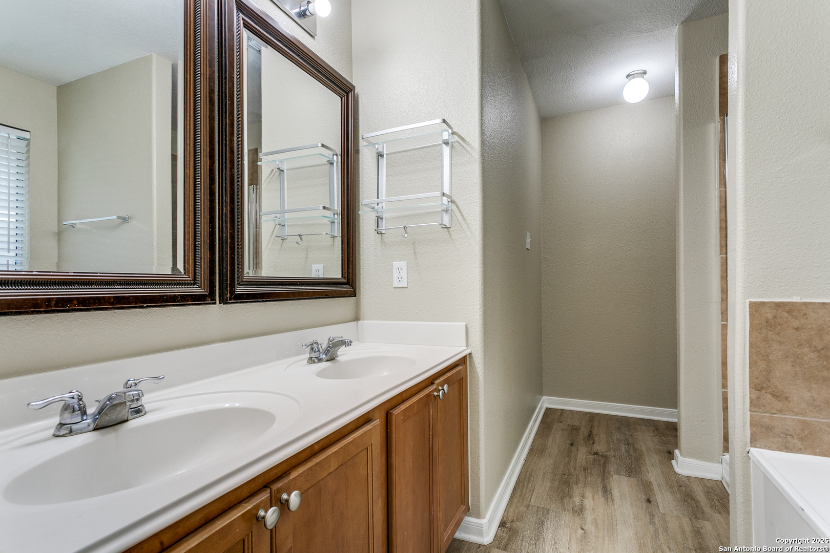5735 Cardinal Falls San Antonio TX 78239