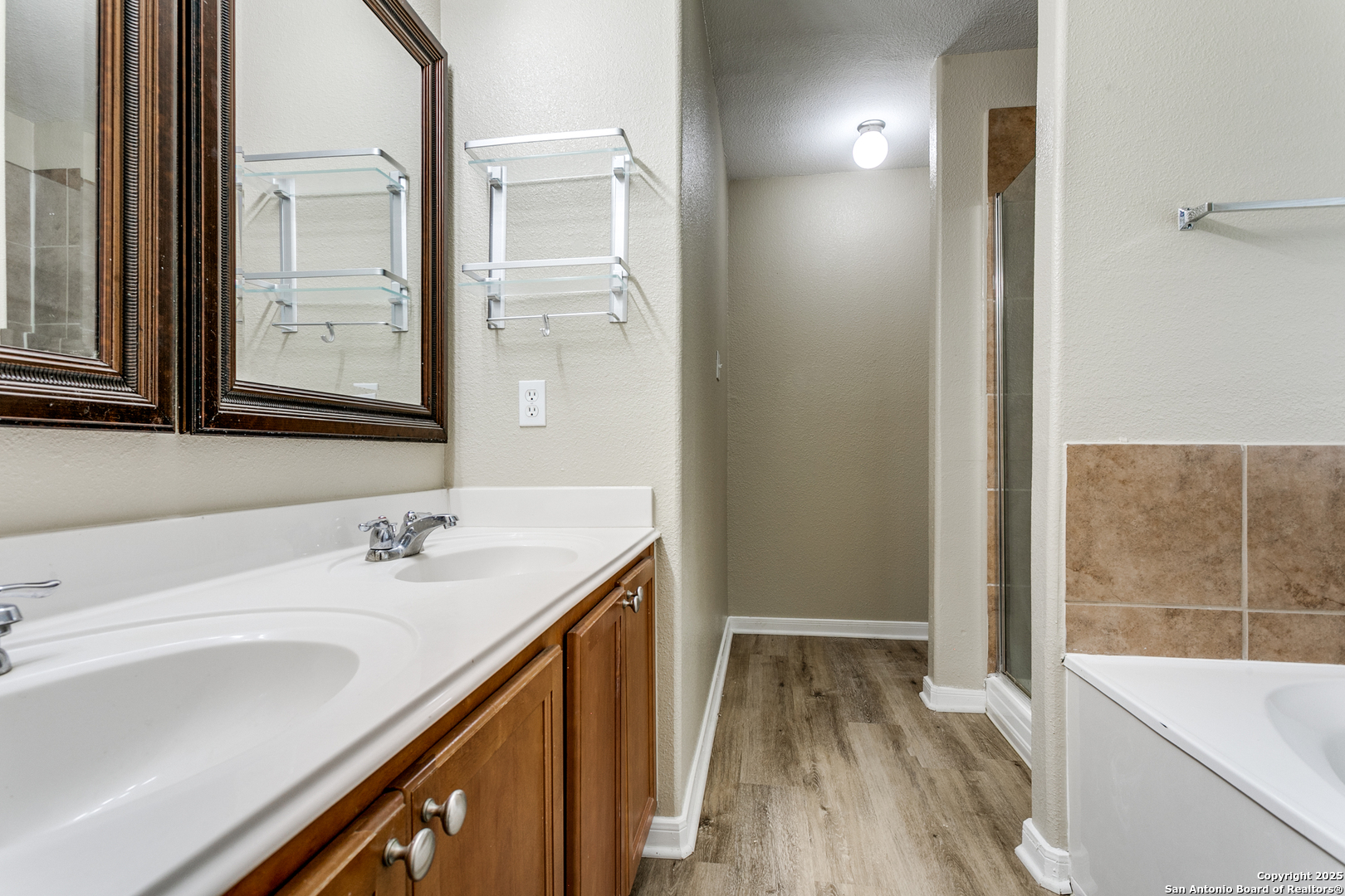 5735 Cardinal Falls San Antonio TX 78239