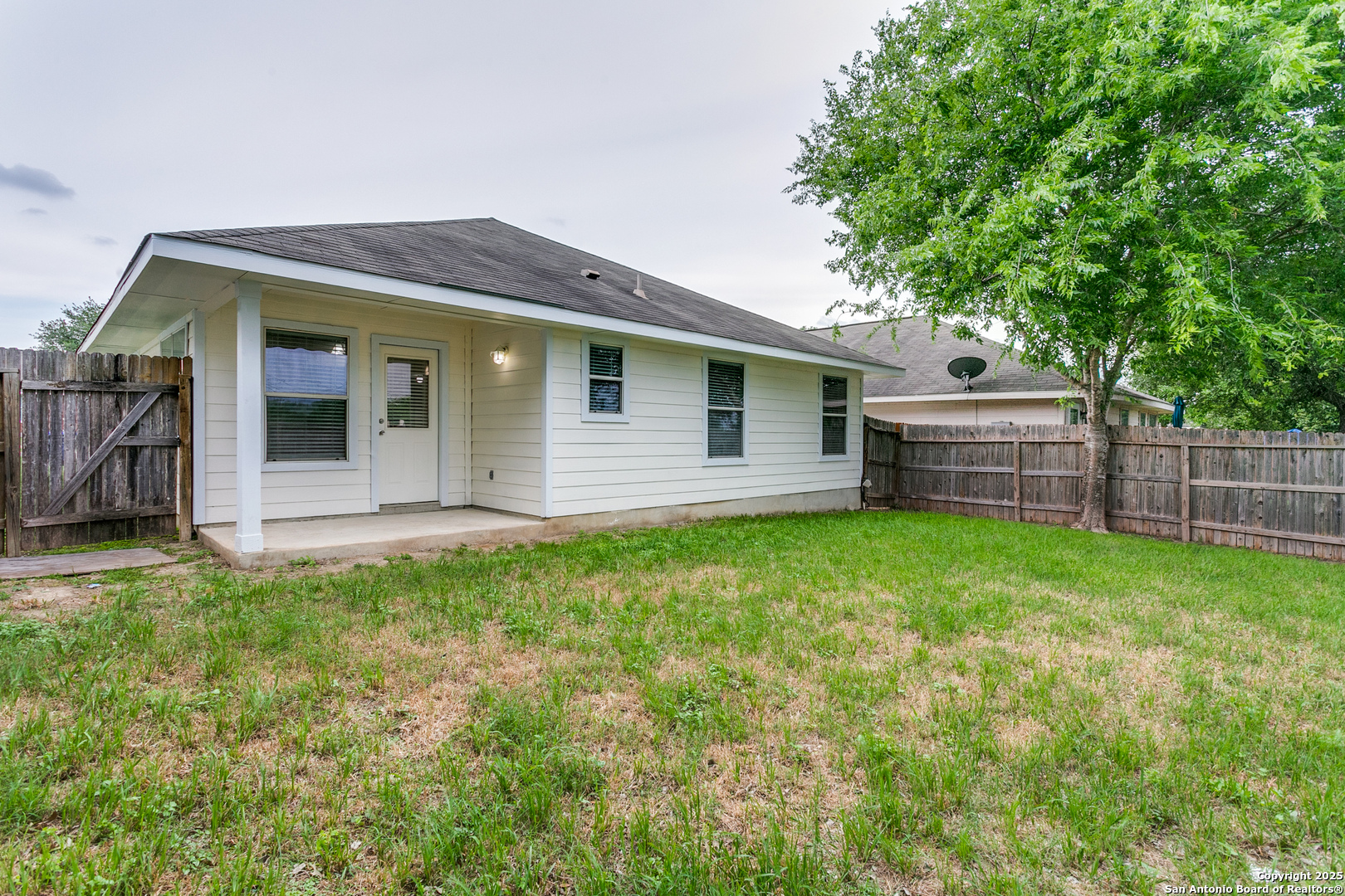 5735 Cardinal Falls San Antonio TX 78239