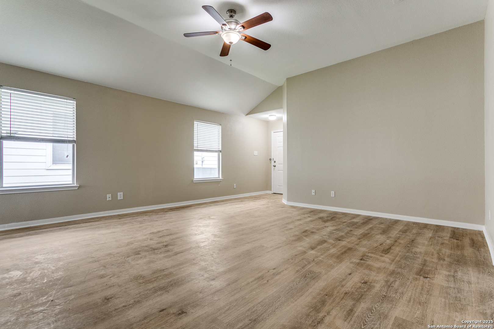 5735 Cardinal Falls San Antonio TX 78239