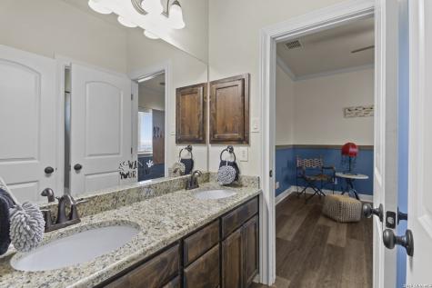 109 Colibro Creek La Vernia TX 78121