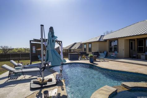 109 Colibro Creek La Vernia TX 78121