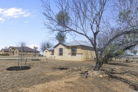 109 Colibro Creek La Vernia TX 78121