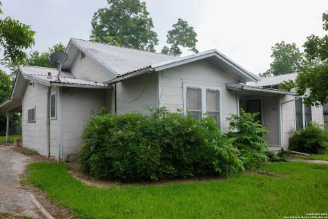 204 Orth Street Yoakum TX 77995