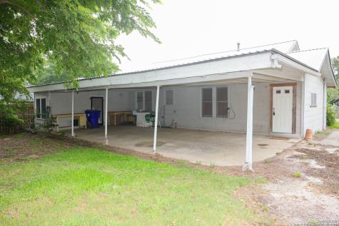 204 Orth Street Yoakum TX 77995