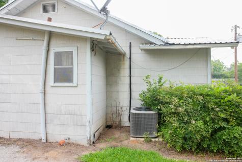 204 Orth Street Yoakum TX 77995