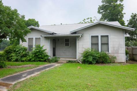 204 Orth Street Yoakum TX 77995