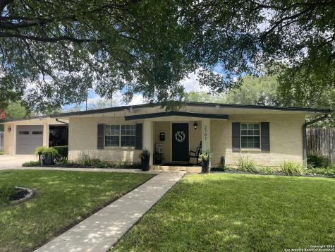 2707 Avenue H Hondo TX 78861