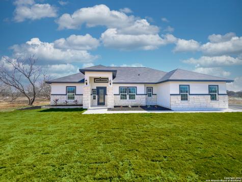 120 Hidden Ranch Court Floresville TX 78114