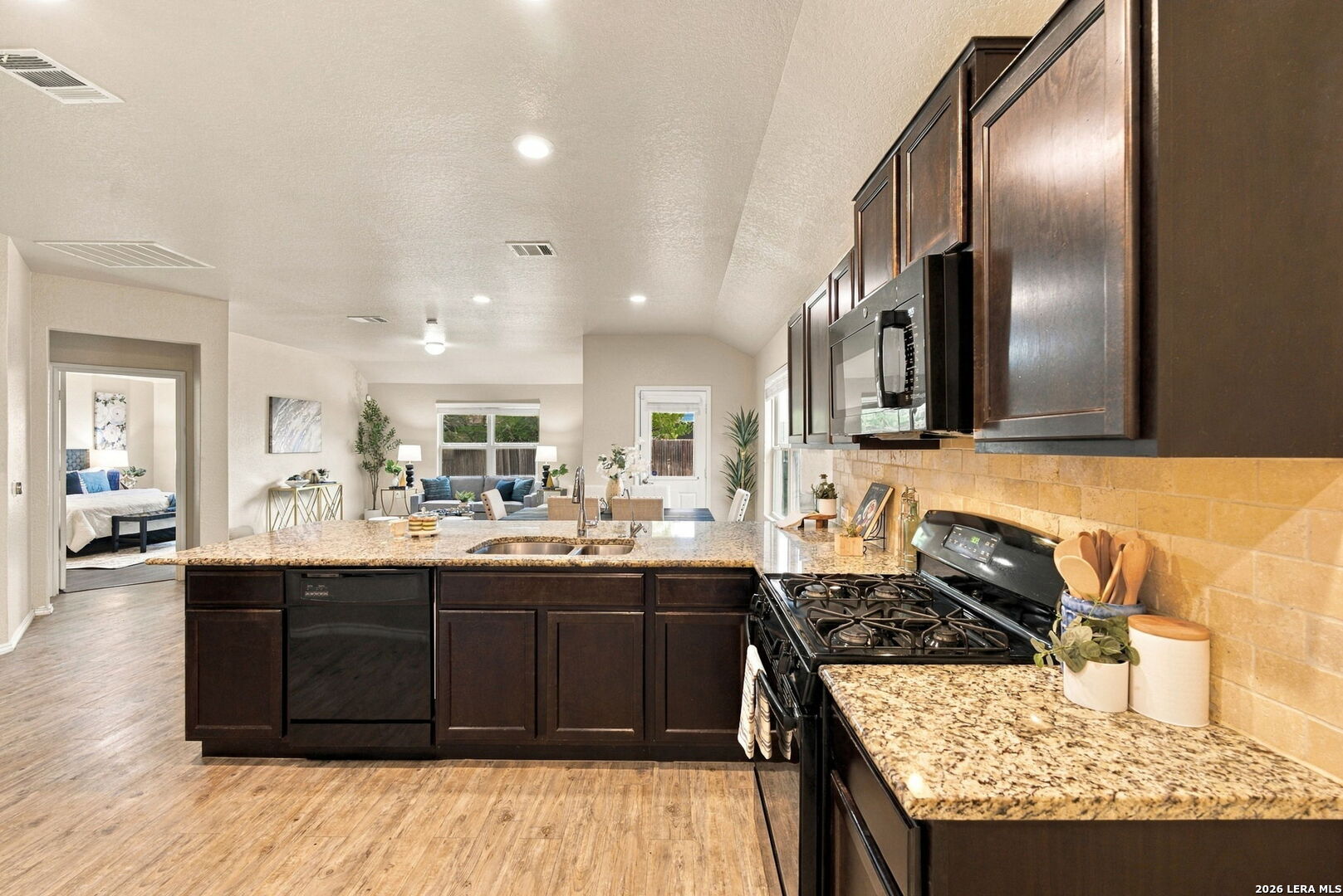 5915 Bridle Bend San Antonio TX 78218
