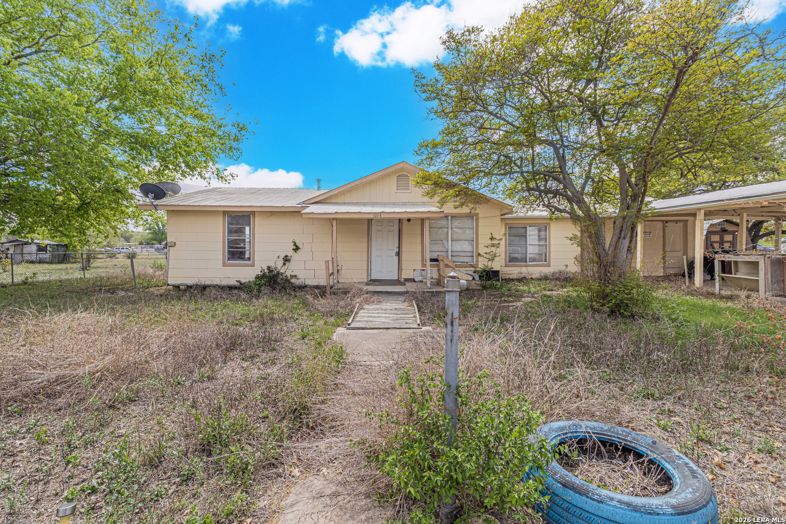 1714 W Constantinople Castroville TX 78009