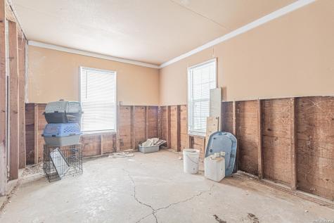 1714 W Constantinople Castroville TX 78009
