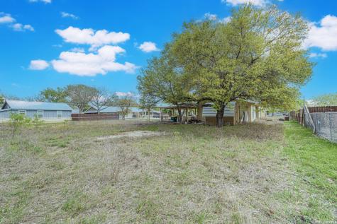 1714 W Constantinople Castroville TX 78009