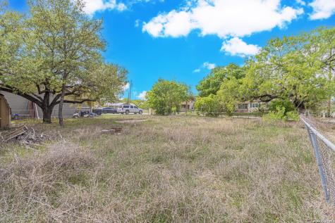 1714 W Constantinople Castroville TX 78009