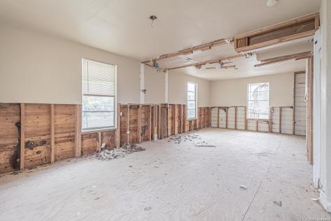 1714 W Constantinople Castroville TX 78009