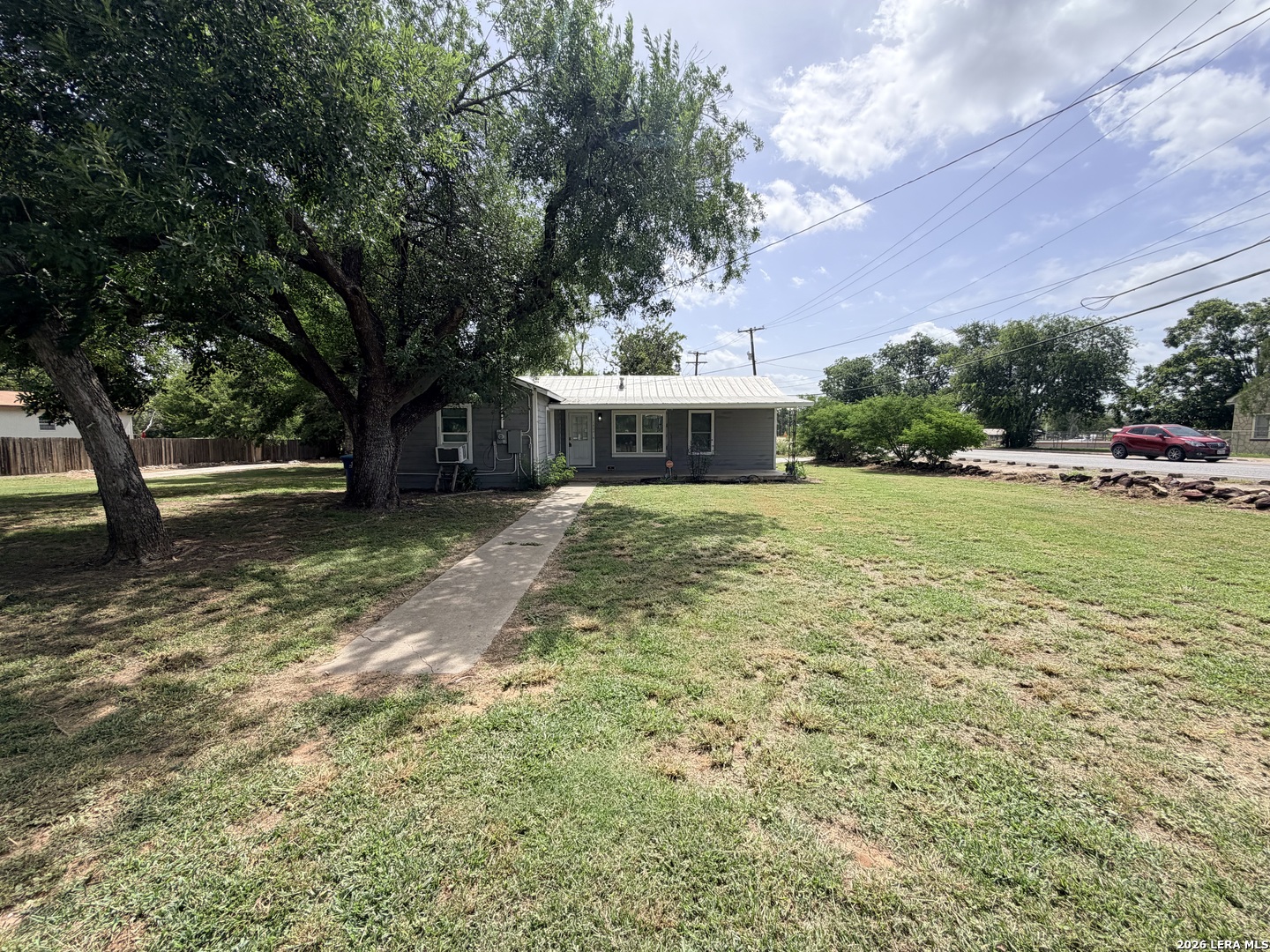 1404 N Main Street Pleasanton TX 78064