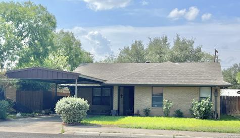 808 Houston Street George West TX 78022