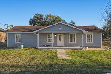7924 County Road 128 Floresville TX 78114