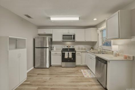 7924 County Road 128 Floresville TX 78114