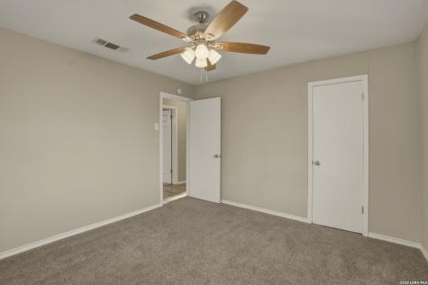 7924 County Road 128 Floresville TX 78114