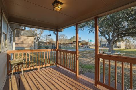 7924 County Road 128 Floresville TX 78114