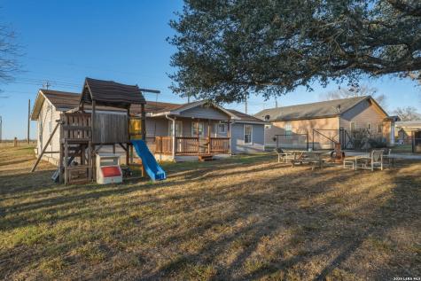 7924 County Road 128 Floresville TX 78114