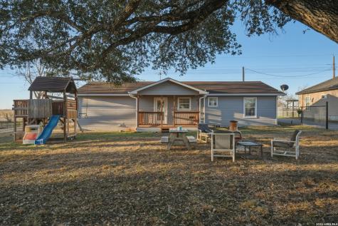 7924 County Road 128 Floresville TX 78114