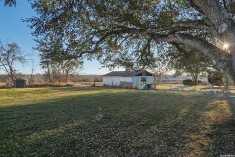 7924 County Road 128 Floresville TX 78114