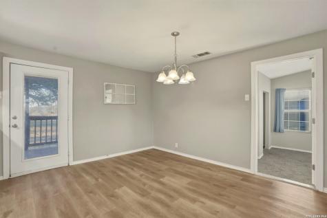 7924 County Road 128 Floresville TX 78114