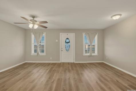 7924 County Road 128 Floresville TX 78114