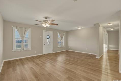 7924 County Road 128 Floresville TX 78114