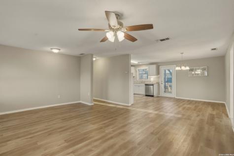 7924 County Road 128 Floresville TX 78114
