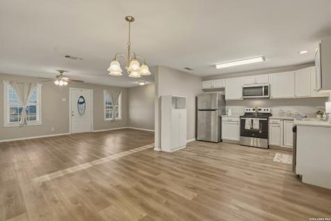 7924 County Road 128 Floresville TX 78114