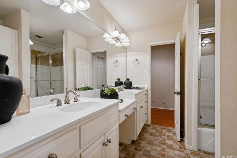 218 Village Circle Hill Country Village TX 78232