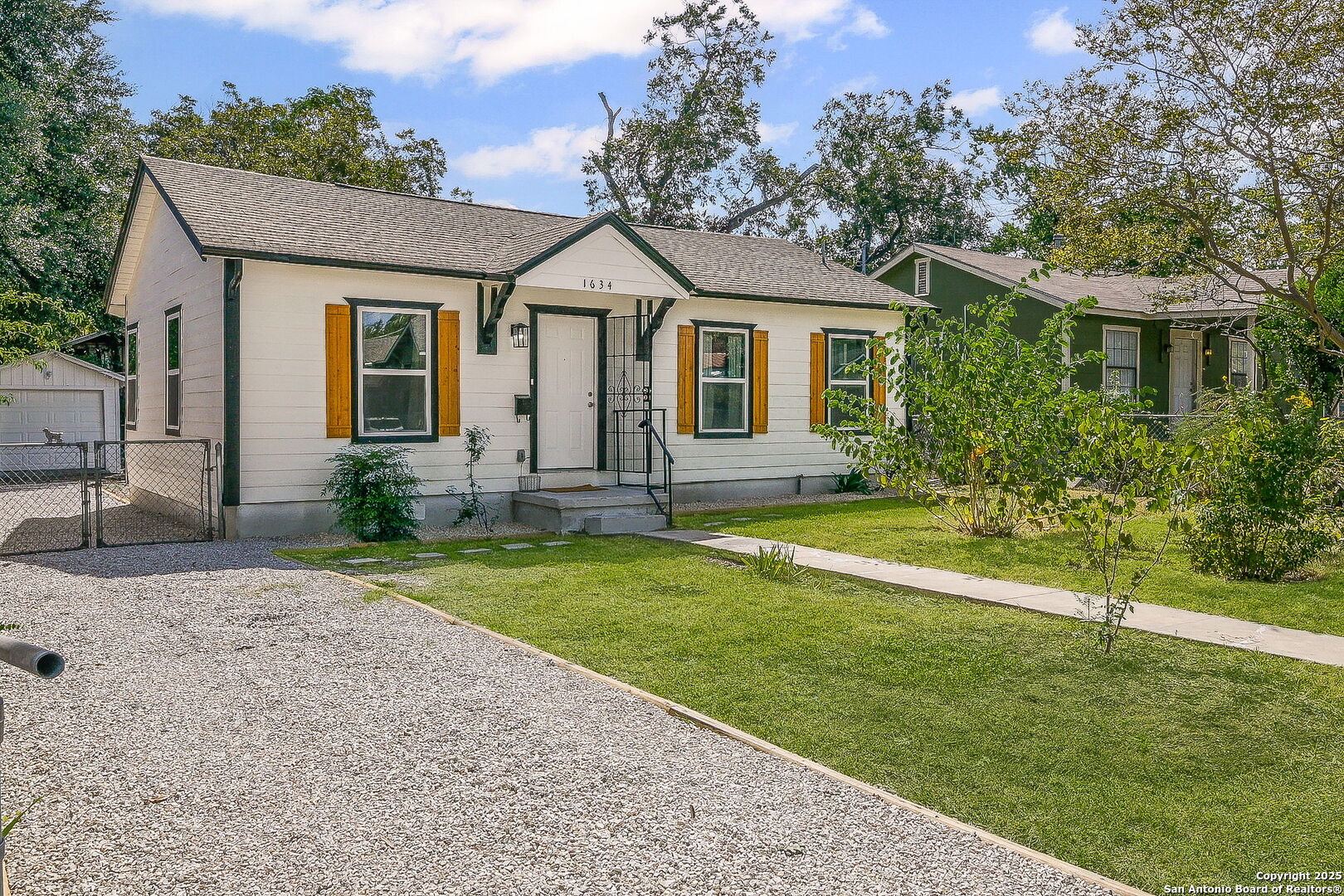 1634 W Ridgewood Court San Antonio TX 78201