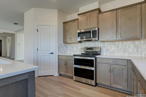171 Heidi Hill Castroville TX 78009