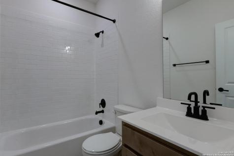 171 Heidi Hill Castroville TX 78009
